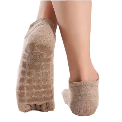 Männer Nicht-rutschfeste Yoga-Socken Fitnesszehen Socken Atmungsaktive Waden-Rutschböden Socken Socken - Khaki