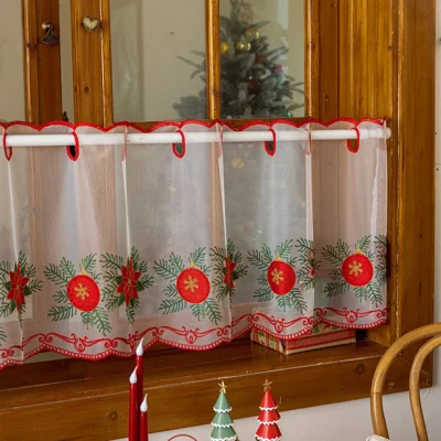 Kurtyna półprzezroczysta z motywem świątecznym 100x50 cm, czerwona haftowana koronka – Święta Jabłko