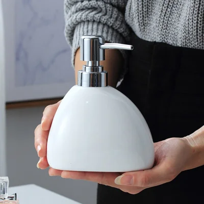 450 ml Hotelowy łazienkowy dozownik z ceramicznego materiału do uzupełniania, butelka do mydła, szamponu, żelu pod prysznic, lotionu, butelka z pompką - Biały