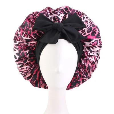 Große Satin-Schlafmütze mit Leopardenmuster, Schlafhaube mit Schleife, elastischem Band, Haarschutz-Nachtmütze für Haarpflege und Schönheit – Rose / Leopardenmuster