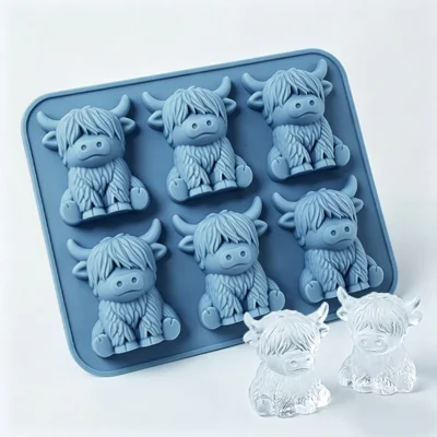 Bandeja para cubitos de hielo de 6 cuadrículas, molde 3D de silicona apta para alimentos con diseño de vaca highlander para chocolate, caramelos y gelatinas (libre de BPA, sin FDA) - Azul