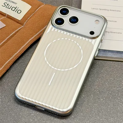För iPhone 17 Pro Max Skal Kompatibel med MagSafe Veckat Mönster Elektropläterat PC-telefonhölje - Silver