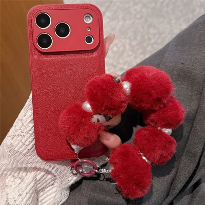 Für iPhone 17 Pro Max Hülle TPU PU Leder PC Anti-Drop Handy-Rückseite mit Handschlaufe - Rotes Plüschkreis