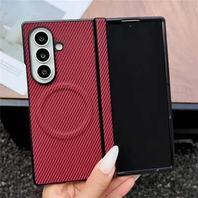 Étui magnétique pour Samsung Galaxy Z Fold8 Ultra en cuir texturé fibre de carbone + PC avec protection de charnière - Rouge