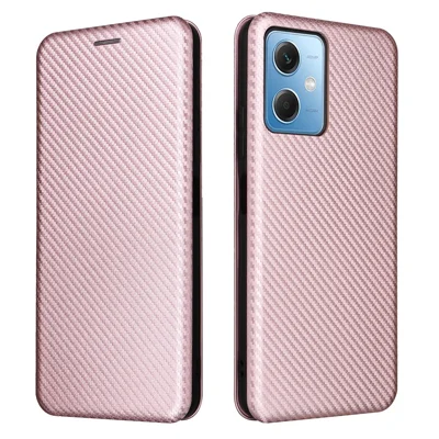 لـ Xiaomi Redmi Note 12 5G (عالمي) / (الهند) / (الصين) / Poco X5 5G، غطاء خلفي من جلد البولي يوريثان المقاوم مع مغناطيس وتصميم كربون فيبر وفتحة لوضع البطاقات ودعم الحامل - ذهبي وردي