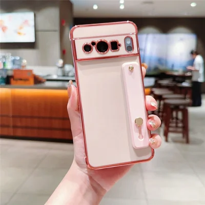 TPU-hoesje voor Google Pixel 8 Pro met polsbandje en standaard, geëlectrolyseerde frame, schokbestendige telefoonhoes - Roze