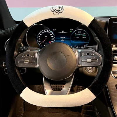 Capa de volante de carro com padrão Camélia de 38 cm em forma de D, macia e quente - Preto+Branco