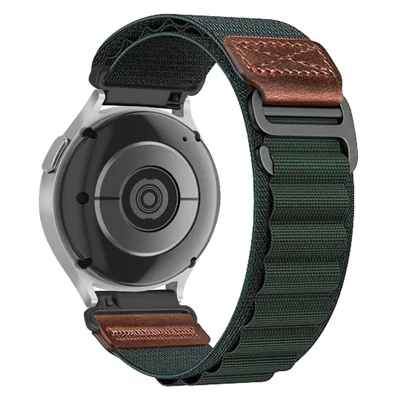 Pulseira de Relógio em Náilon de 20 mm com Libertação Rápida para Samsung Galaxy Watch7 44 mm / 40 mm / Watch6 Classic 43 mm / 47 mm / Watch6 40 mm / 44 mm, com Etiqueta em Couro Vintage e Fecho Alpine Loop - Verde Escuro