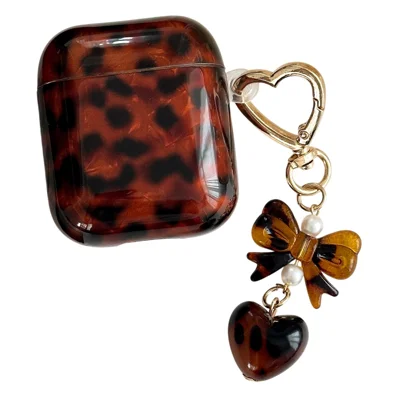 TPU Cover for Apple AirPods with Wireless Charging Case (2019)  /  AirPods with Charging Case (2019)  /  (2016) Leopard Print Protective Case with Pendant Charm - Heart Pendant