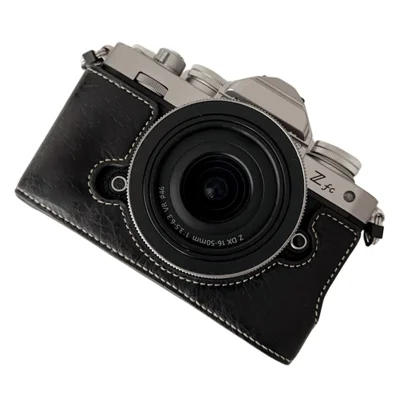 غطاء سفلي نصفي من جلد البولي يوريثان الممتاز بملمس الجاموس متوافق مع Nikon Z Fc مع فتحة لاستبدال البطارية - أسود