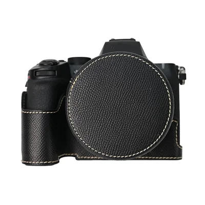 غطاء واقي من جلد البولي يوريثان للنوع Nikon Z 50 II مع غطاء عدسة - أسود