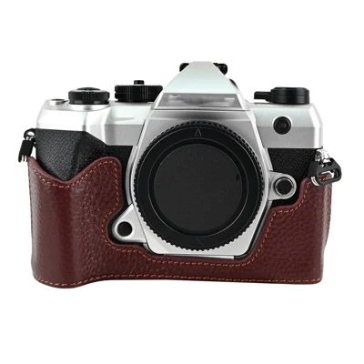 Skyddhölse i äkta nubbskinn till Olympus OM-5 Mark II kamerabotten - Kaffe