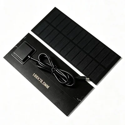 Pannello Solare in Silicio Monocristallino 2,5 W 3,7 V-5 V Type-C Caricabatterie Esterno - Nero