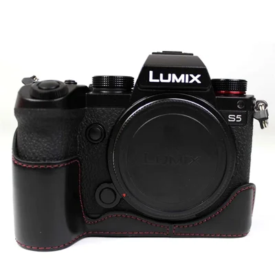 PU Leer Camera Halfcase Ondersteuningskap met Batterijopening voor Panasonic Lumix S5 / S5 II - Zwart