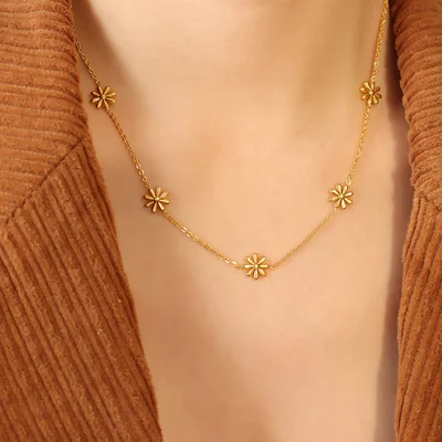 Gold Plated Daisy Necklace for Women Titanium Steel Geometric Pendant Adjustable Chain 40+5cm for Everyday Wear