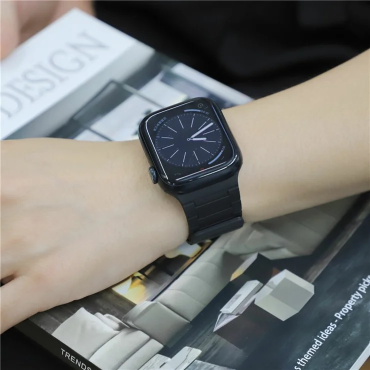 For Apple Watch 10 46mm / Ultra 2 / Ultra 49mm / 9 8 7 45mm / SE (2023) SE (2022) SE 6 5 4 44mm / 3 2 1 42mm Magnetic Silicone Watch Strap - Black