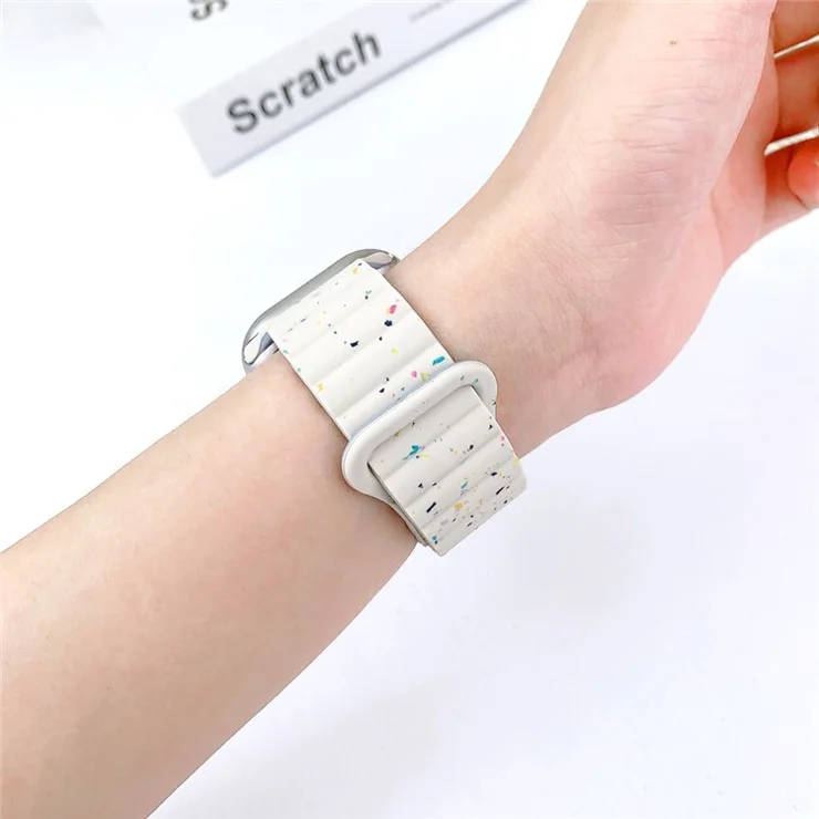 Magnetic Silicone Strap for Apple Watch Series 10 46mm / Ultra 2 / Ultra 49mm / 9 8 7 45mm / SE (2023) SE (2022) SE 6 5 4 44mm / 3 2 1 42mm - Antique White+Blue