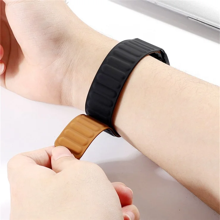 For Samsung Galaxy Watch4 40mm/44mm/Garmin Venu 2 Plus Silicone Watch Band 20mm Magnetic Wrist Strap Replacement - Deep Yellow