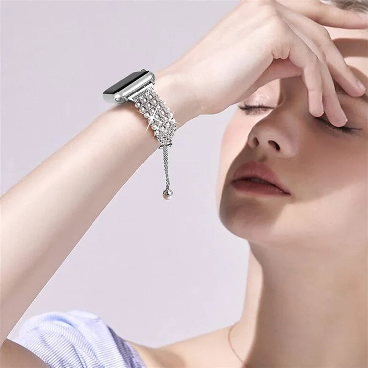 For Apple Watch Series 10 46mm / Ultra 2 Ultra 49mm / 9 8 7 45mm / SE (2023) SE (2022) SE 6 5 4 44mm / 3 2 1 42mm Pearls Rhinestone Decor Metal Watch Band Bracelet Wrist Strap