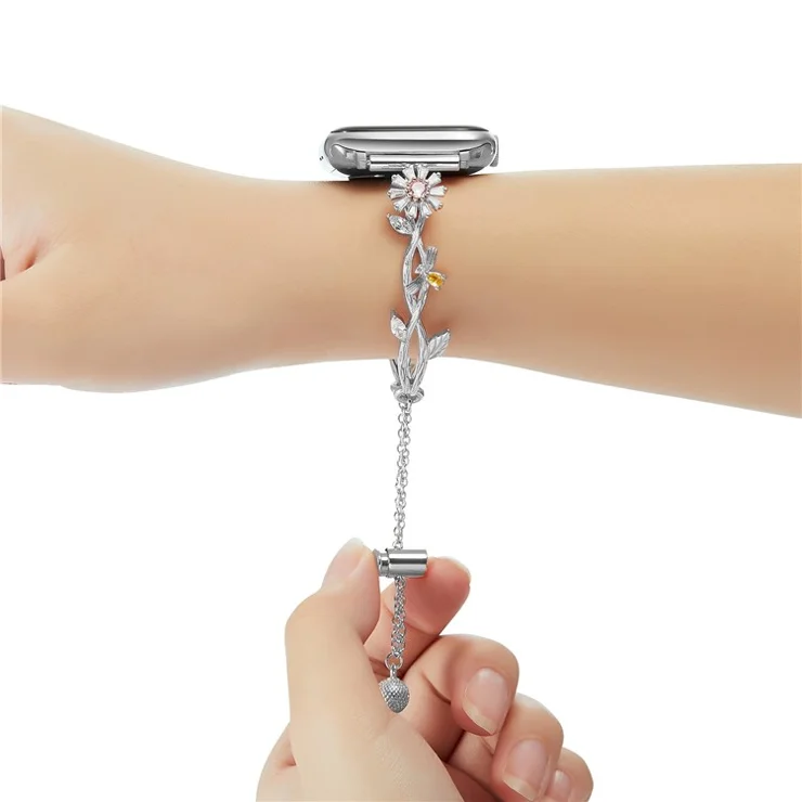 For Apple Watch 10 46mm / Ultra 2 / Ultra 49mm / 9 8 7 45mm / SE (2023) SE (2022) SE 6 5 4 44mm / 3 2 1 42mm Zinc Alloy Watch Band Flower Bangle Bracelet - Silver