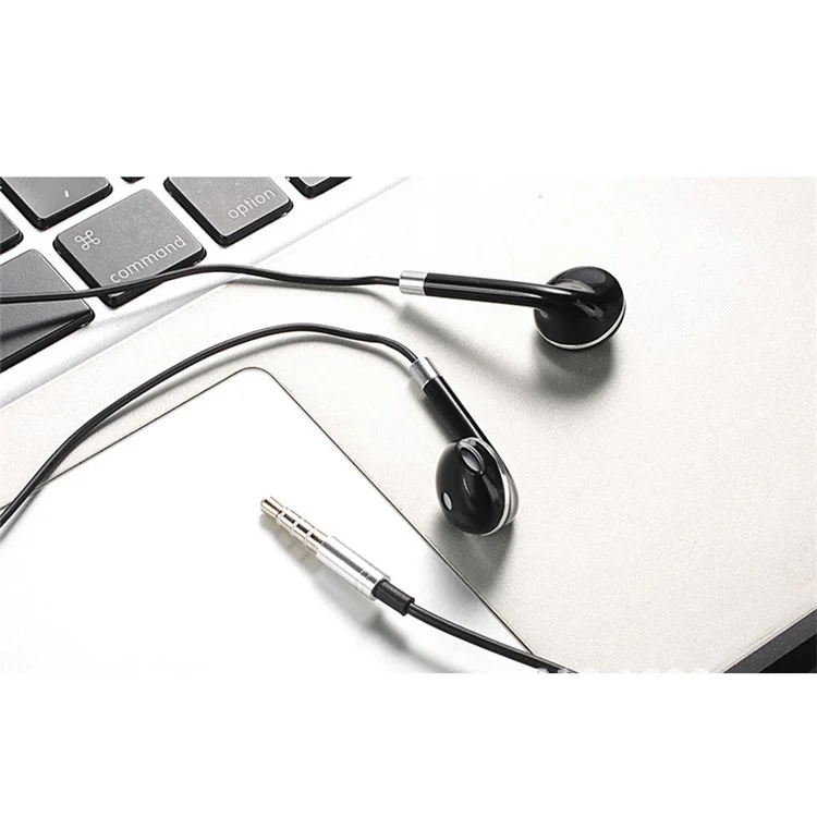 Universal 3.5mm Wired Mega Bass In-ear Headset with Mic for iPhone Samsung Huawei - Black + Silver Color