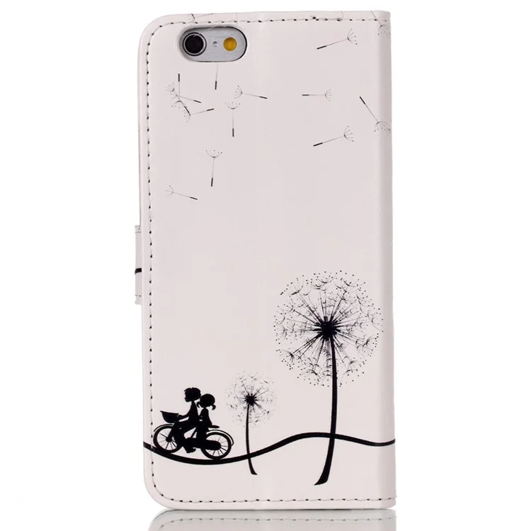 Capa Flip de Couro Sintético com Padrão Gravado para iPhone SE 5s 5 - Casal Montando Bicicleta e Dente-de-Leão Voando