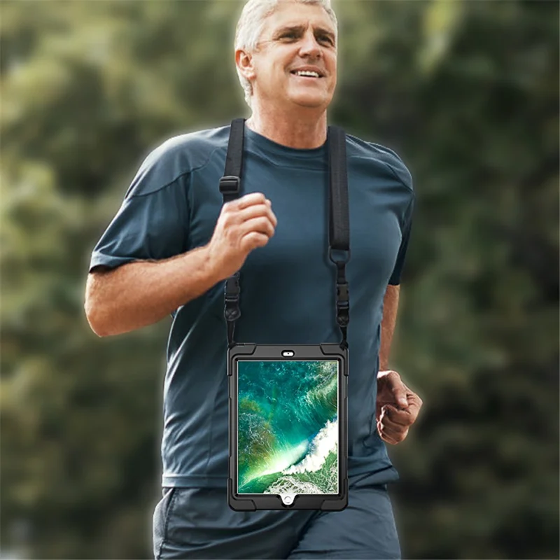 Til iPad 9,7 tommer (2018) / (2017) [X-Form] PC + TPU kombikase / 360 graders drejelig støttefod / håndbånd og skulderrem - Sort