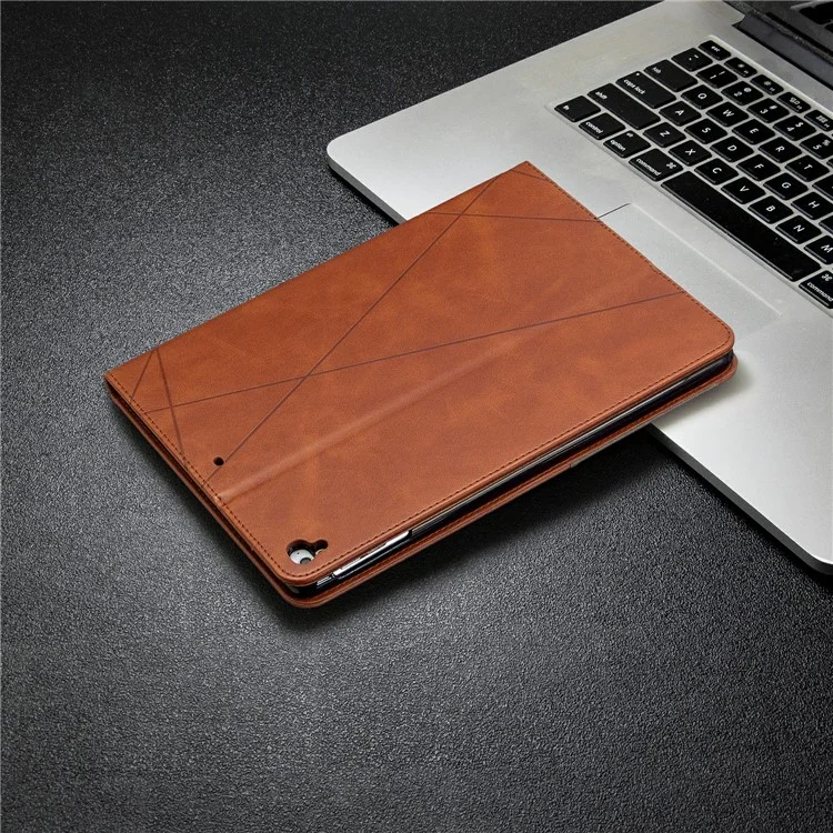 Geometric Pattern Stand Leather Smart Case for iPad Air 2/Air (2013)/iPad 9.7-inch (2018)/(2017)/Pro 9.7 inch (2016) - Brown