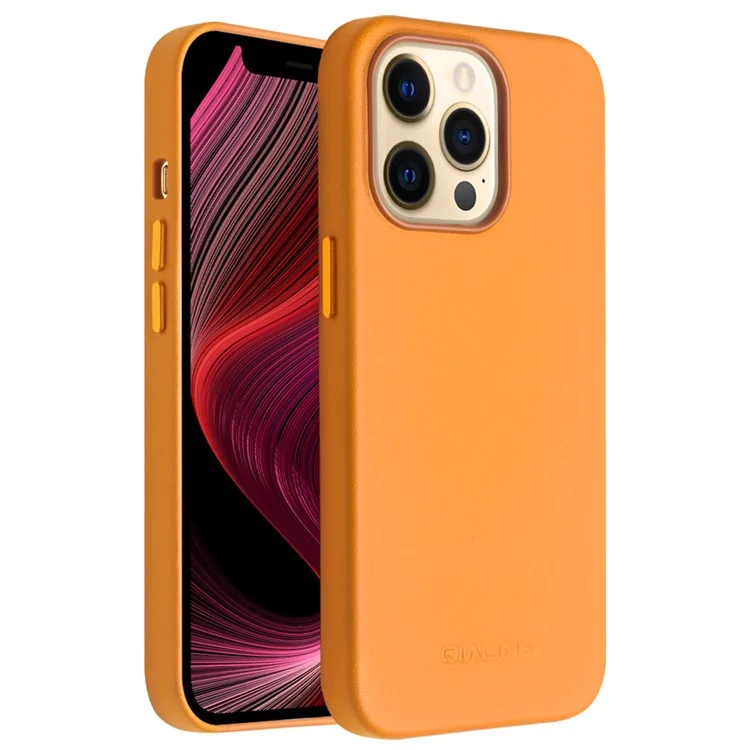 Capa protetora de couro revestido de vaca QIALINO compatível com carregamento MagSafe para iPhone 13 Pro Max 6.7 polegadas - Laranja
