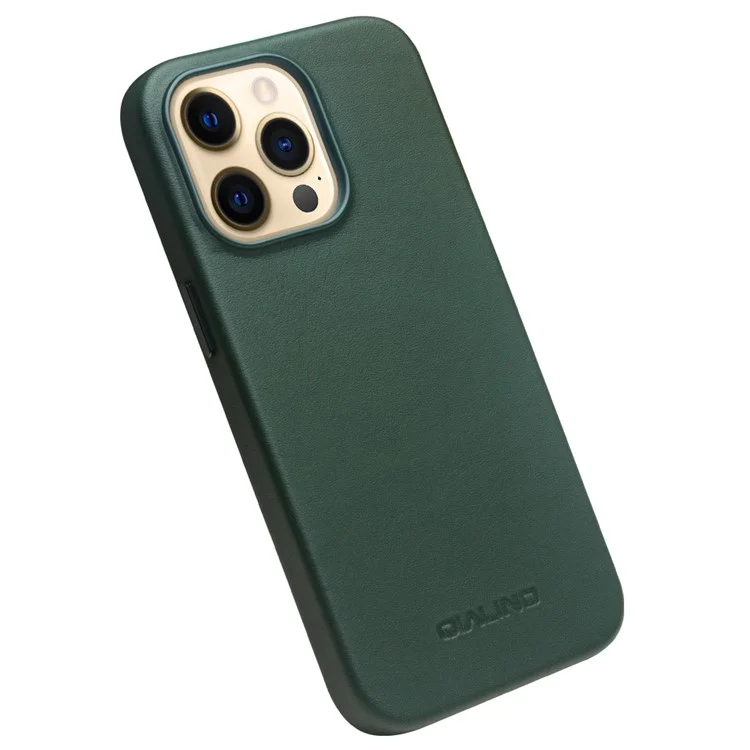 Capa de proteção de couro de vaca revestido da QIALINO, compatível com carregamento MagSafe para iPhone 13 Pro Max 6.7 polegadas - Verde escuro