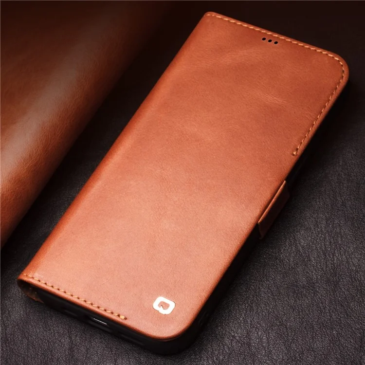 Qialino Para IPhone 12 6.1 Polegadas Folhet Foldable Carteira De Couro Genuíno Caso De Telefone Case Com Fecho Magnético - Marrom