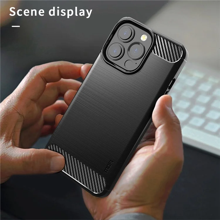 MOFI para iPhone 14 Pro Max 6,7 polegadas Capa de Telefone Slim Fit de Textura de Fibra de Carbono Suave TPU Superfície Escovada Anti-óleo - Preto