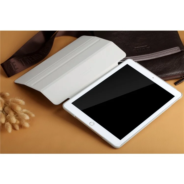 MOMAX Smart Cloth Texture Tablet Rotary Stand Shell for iPad 9.7 (2018) / 9.7 (2017) - Pink