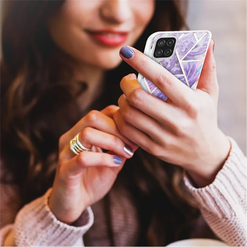 Folia ochronna z wzorem marmuru z powłoką platerowaną IMD 2,0 mm z tworzywa TPU na tył telefonu Samsung Galaxy A12/M12 – ciemnopurpurowy