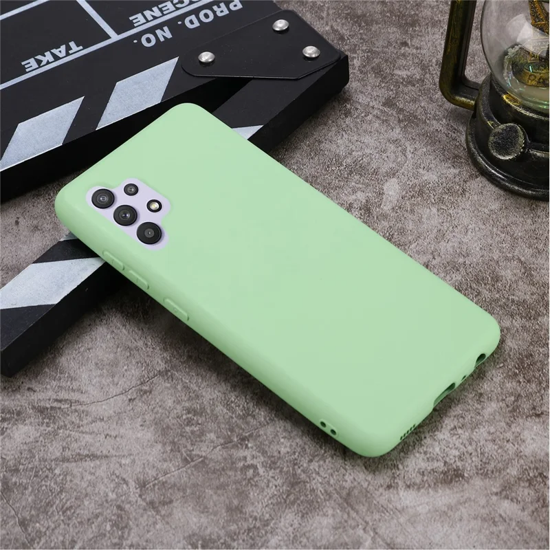 Goed Beschermd Effen Kleur Vloeibaar Silicone Telefoonhoesje met Bandje voor Samsung Galaxy A32 4G - Groen