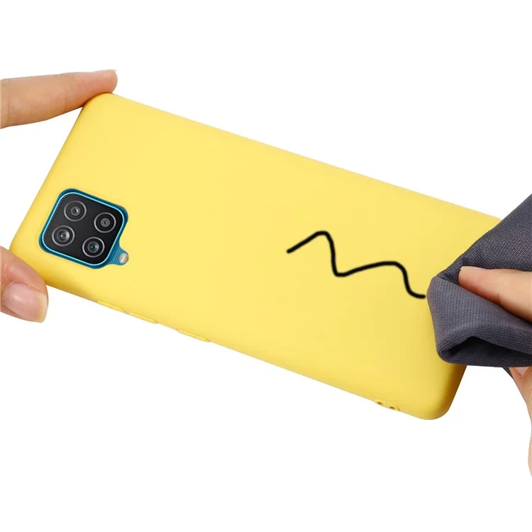 Coperchio di Protezione da Shock Con Protezione Per Body Full-soft Touch Silicone Liquido Per Cinghia Per Samsung Galaxy M32 (versione Globale) - Giallo