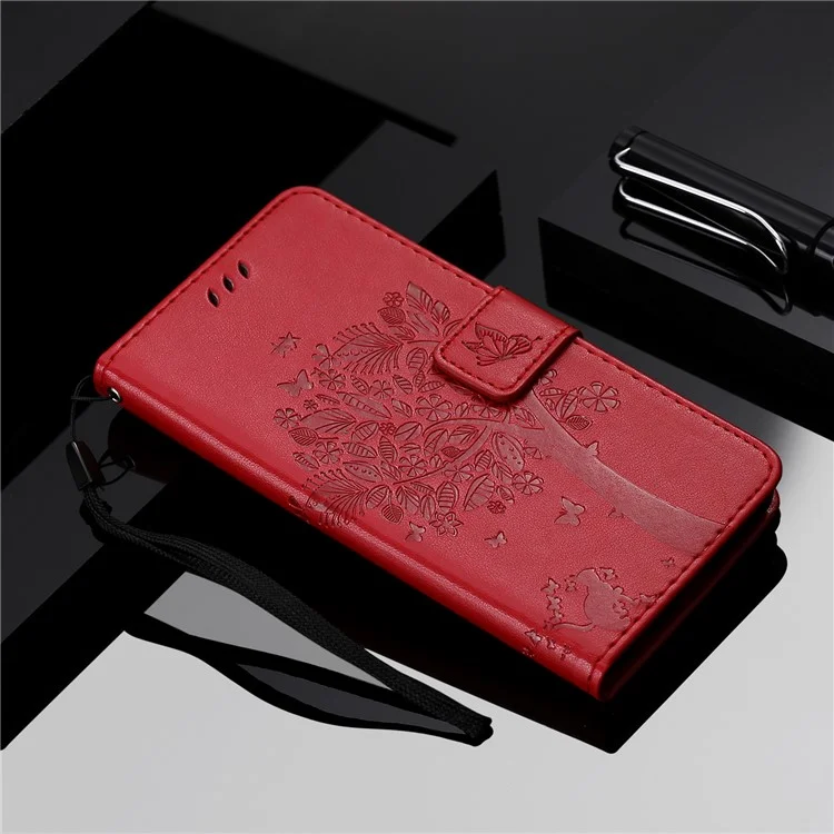 KT Imprinting Flower Series-3 Katze und Baum Prägung Classic Lederbeschichetet TPU Hülle mit Ständer und Geldbörse für Samsung Galaxy A12 - Rot