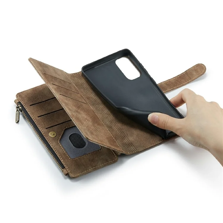 CASEME C30 Série Zipper Pocket Pocket Choff Black-in Slots de 10 Cartões TPU PU Causão Capela Capa Pele de Proteção Tape Para Samsung Galaxy S20 Plus - Castanho