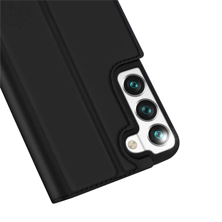 DUX DUCIS Skin Pro Series para Samsung Galaxy S22 5G Capa de telefone de couro PU com slot para cartão, suporte dobrável, fechamento magnético automático e à prova de choque - Preto