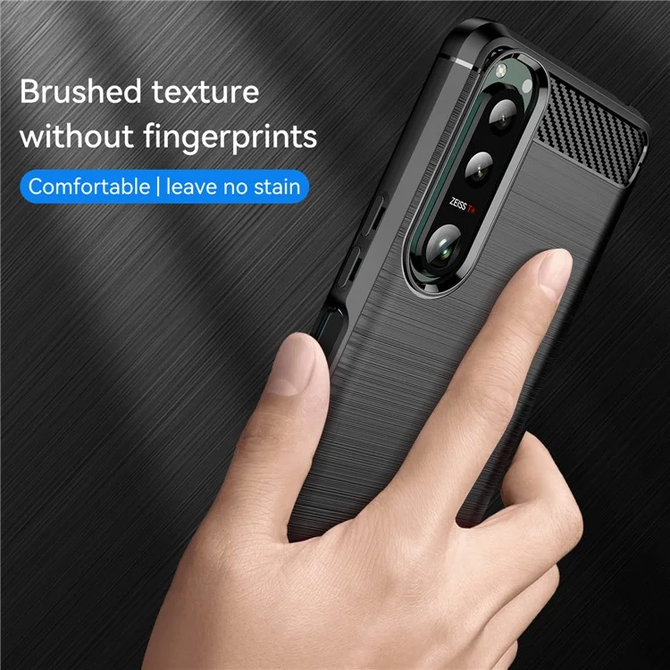 Custodia rigida in TPU con superficie spazzolata da 1,8 mm, texture in fibra di carbonio, protezione per il retro del telefono per Sony Xperia 5 III 5G - Nero 