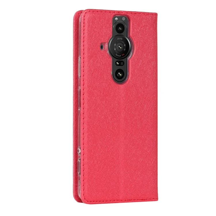 Para Sony Xperia Pro-I PU Caso de Absorción Magnética de Cuero Textura de Seda de Seda Flip Folio Folio Willet Con Correa - Rojo