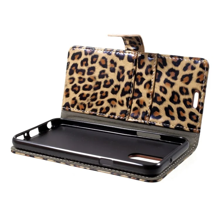 Leopard Pattern Magnetic Leather Wallet Phone Case for LG Q7