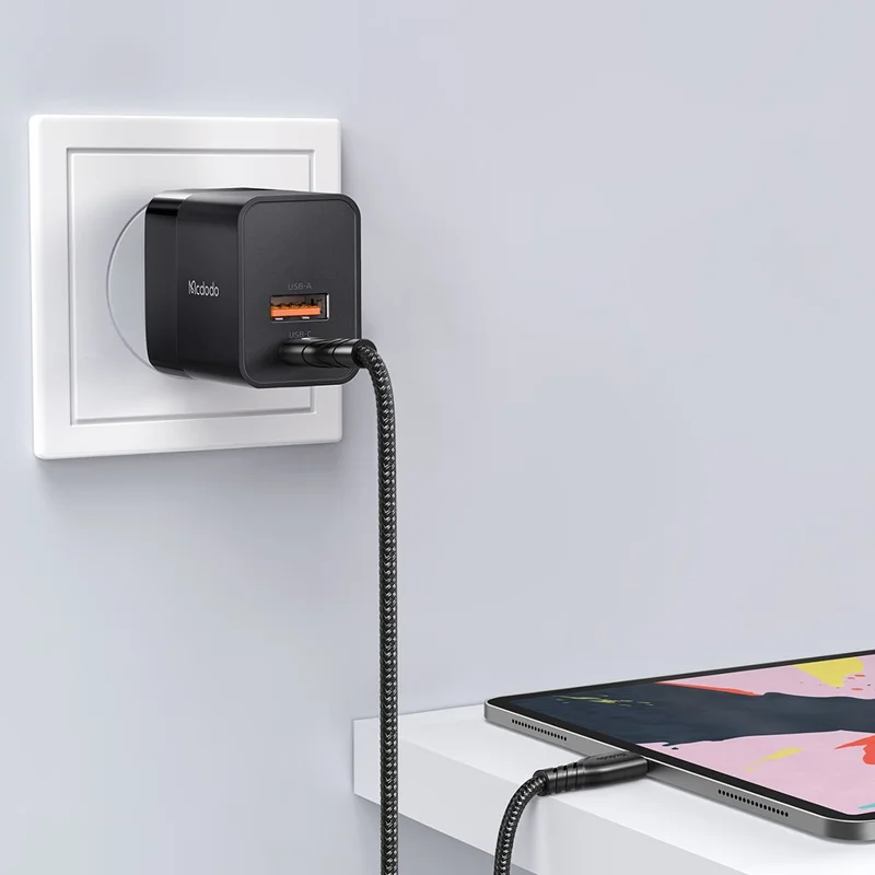 MCDODO MDD Hydrogen Series USB-A + Type-C PD 20W Phone Fast Charging Adapter Wall Charger with Cable - Plugue US/Preto