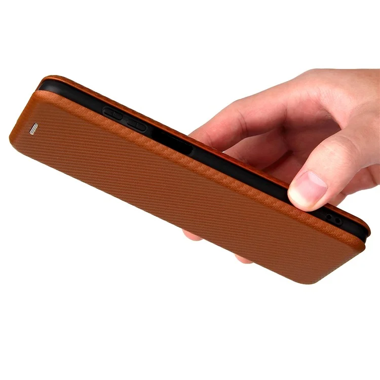 Custodia per telefono con supporto in pelle texture fibra di carbonio assorbita automaticamente per Motorola Edge 20 Lite - Arancione