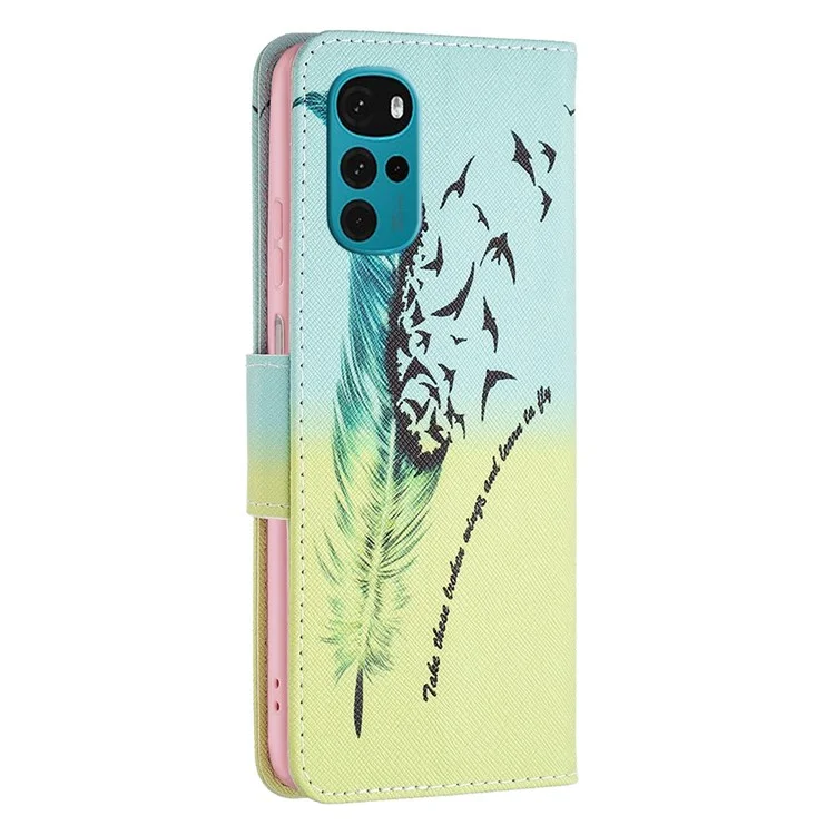 For Motorola Moto G22 Phone Case Pattern Printing PU Leather Wallet Stand Cover - Feather and Birds