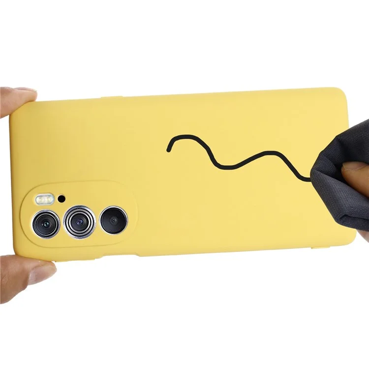 Für Motorola Edge X30 Softmikrofaserfutter Drop-Protese-Protektor Flüssig Silikon Rückzugsabdeckung - Gelb