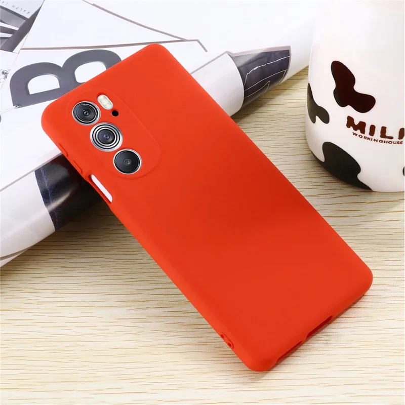 For Motorola Edge 30 Pro (Motorola Edge+ (2022)) Anti-fall Liquid Silicone Phone Case Soft Microfiber Lining Cushion Anti-Scratch Protective Cover - Red