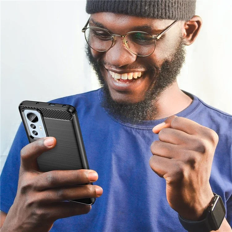 Pour Xiaomi 12 Lite 5G Étui de protection TPU flexible anti-rayures Texture en fibre de carbone Surface brossée Anti-traces de doigts Coque antichoc - Noir
