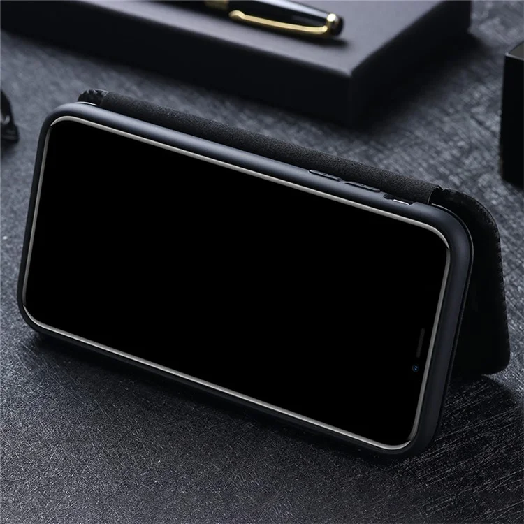 Capa de Couro com Textura de Fibra de Carbono e Suporte de Absorção Automática com Porta-cartões para Alcatel 1S (2021) - Preto