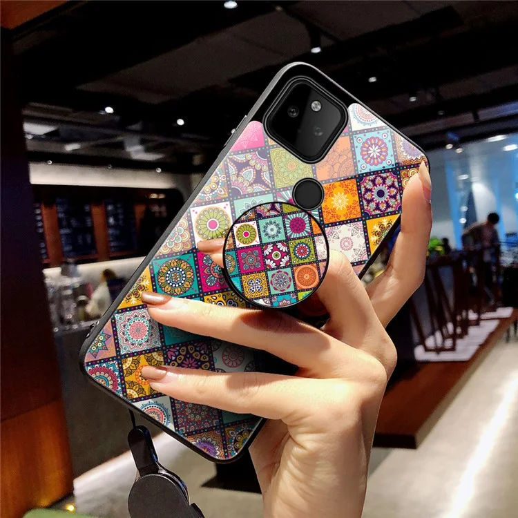 Coque de protection en verre hybride avec design imprimé de fleurs colorées et dragonne pour Google Pixel 5a 5G - Motif à carreaux